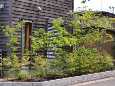 西側から見る  西側から見る |秋田市の造園、庭づくり