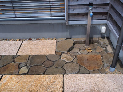 テラス内の水受け テラス内の水受け |秋田市の造園、庭づくり