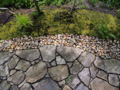 石 砂利 苔 の境界  石 砂利 苔 の境界 |秋田市の造園、庭づくり